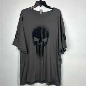 Gray Short Sleeve Tee with Bold Skull Graphic